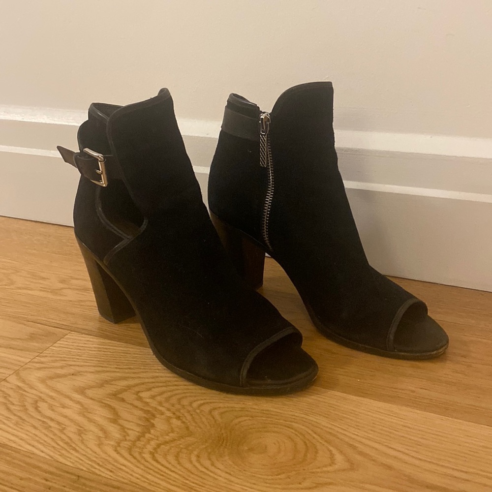Donald Pliner Black Suede Open-Toe Mule - Size 9